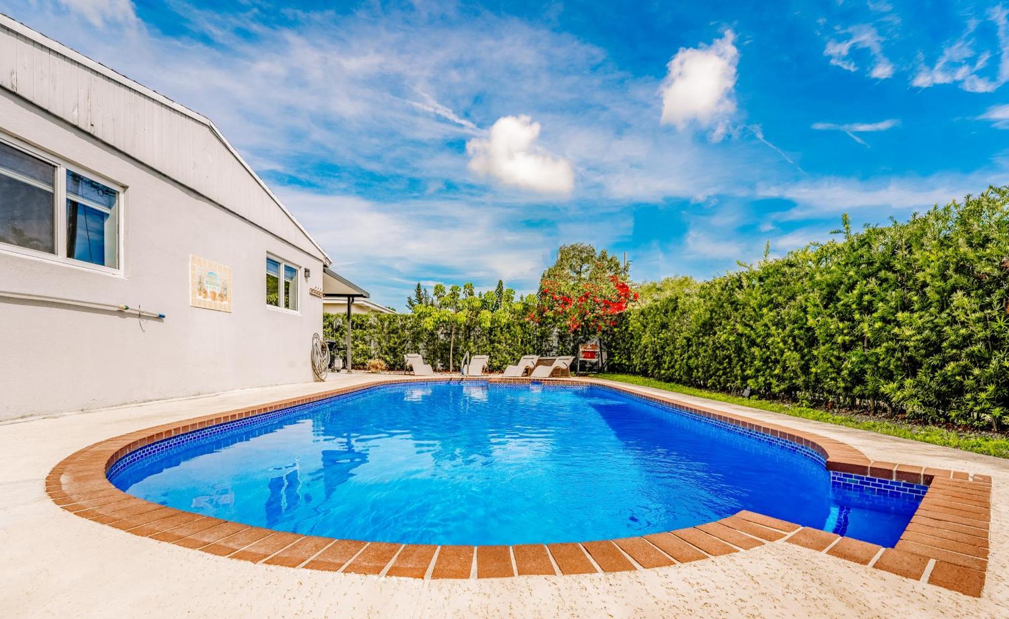 Home With A Pool Close To Beach And Fll Airport Pool Heated October- March Fort Lauderdale Exterior photo