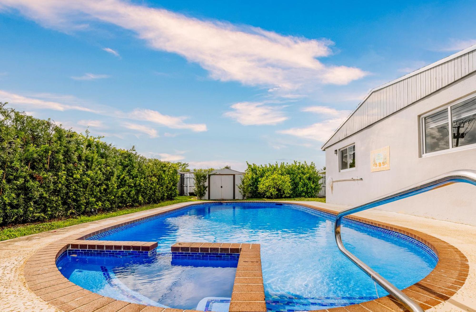 Home With A Pool Close To Beach And Fll Airport Pool Heated October- March Fort Lauderdale Exterior photo